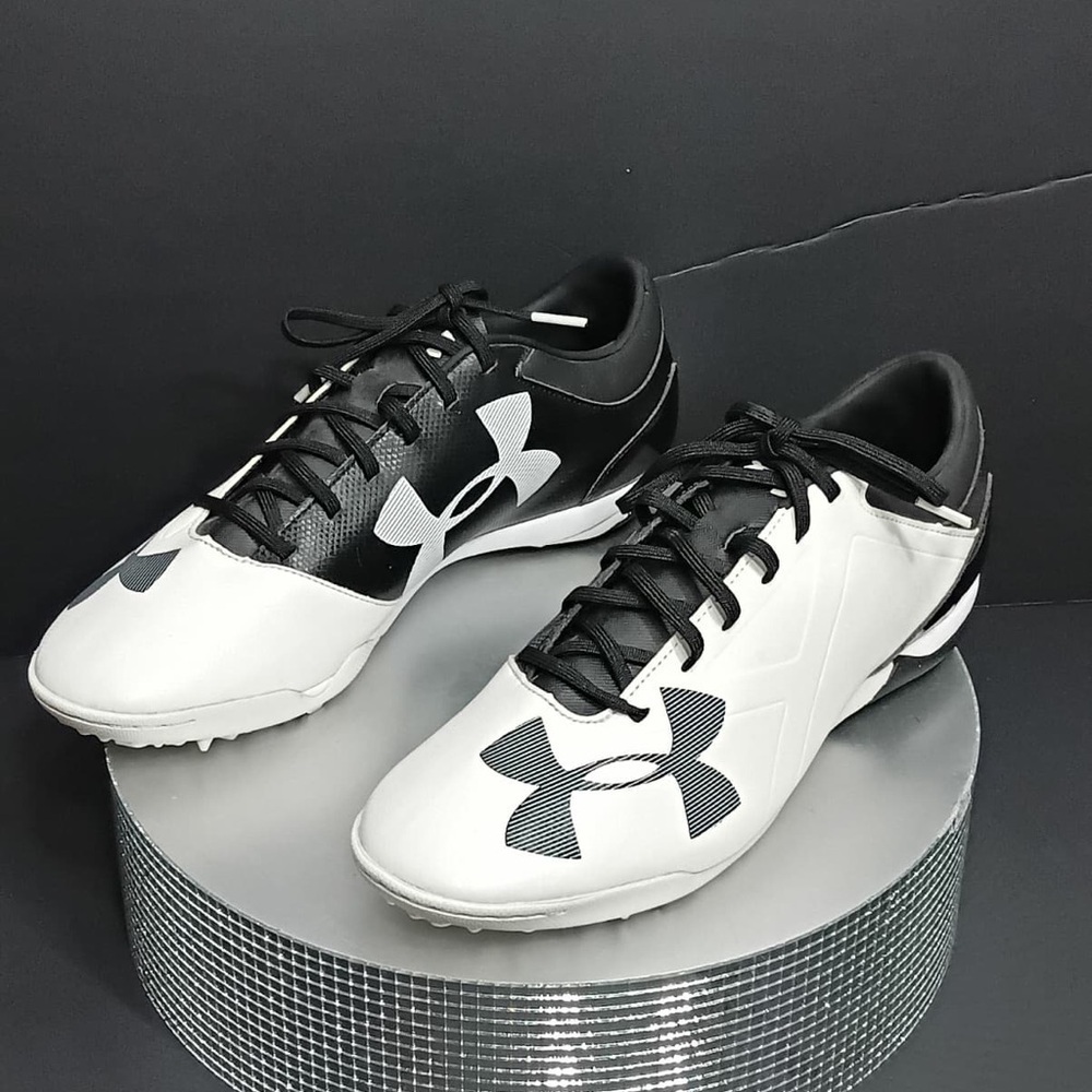 Under Armour Men's Black and White 9.5 pre owned Exellent condition